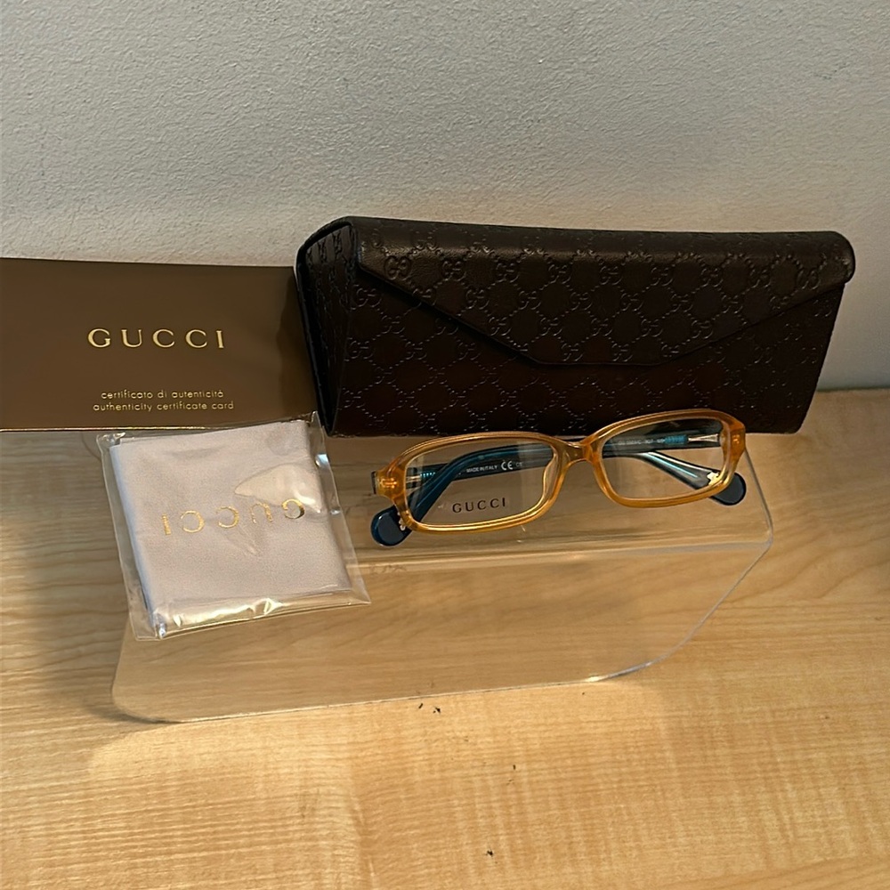 Gucci Kids Eyeglass Frames and Gucci Logo Tri-Fold Eyeglass Case - Unisex